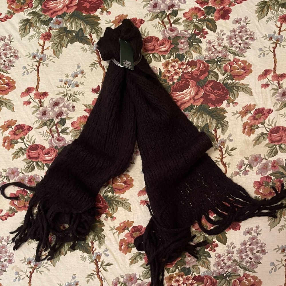 BNWT wild fable scarf